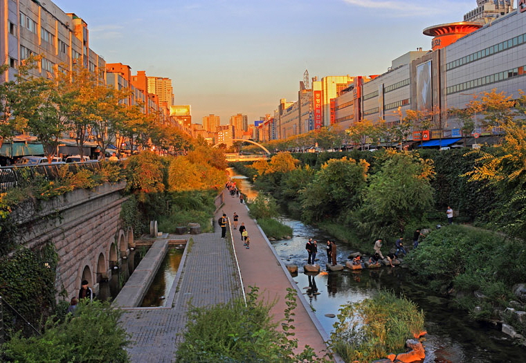South Korea, SEOUL, Cheonggyecheon Stream, sunset, SK575JPL A 525 deep