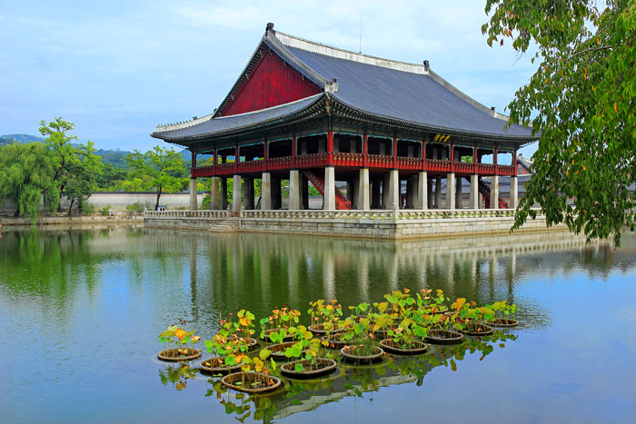 South Korea, SEOUL, Gyeongbokgung Palace, Gyeonghoeru Pavilion, SK357JPL A 700