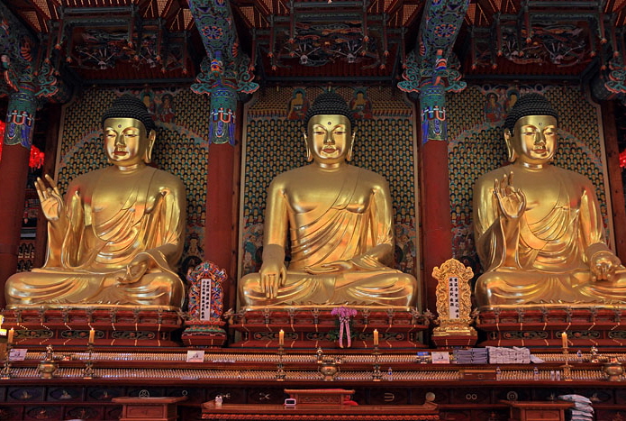 South Korea, SEOUL, Jogyesa Temple, golden Buddha statues, SK284JPL 700