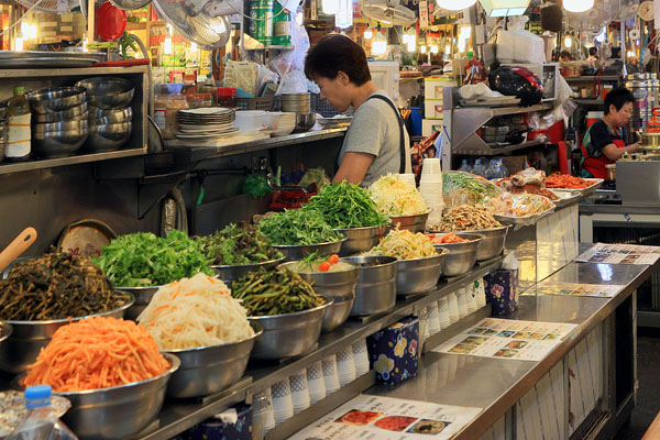South Korea, SEOUL, Jongno-gu area, Gwangjang Market, food stalls, Bibimbap, SK1061JPL 4000 A 600