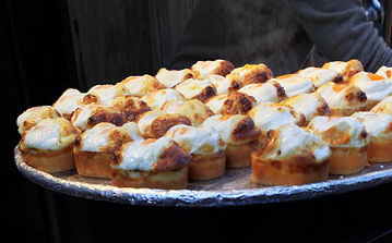 South Korea, SEOUL, Myeongdong, street food, food stalls, Gyeran-Bbang (Egg Bread), SK1329JPL 4000 A 400