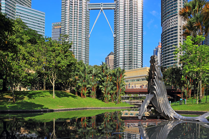 Malaysia, KUALA LUMPUR, KLCC Park, and lake, MSA1024JPL 800