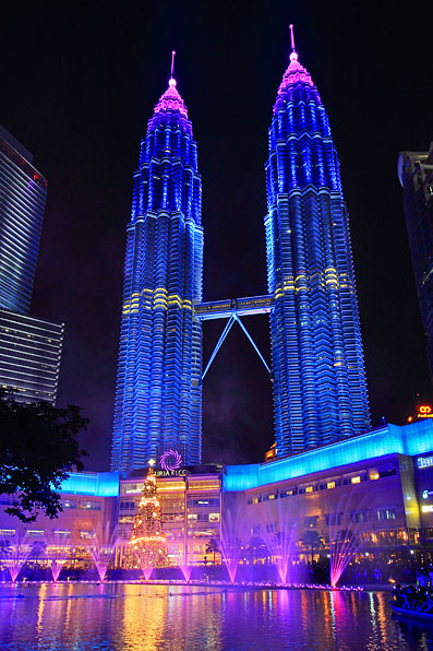 Malaysia, KUALA LUMPUR, Lake Symphony, Light & Sound Fountain show, Petronas Towers, MSA1048JPL 397