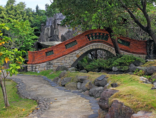 Taiwan, TAIPEI, Lin An Tai House & Museum, arch bridge, TAW904JPL A 400 deep