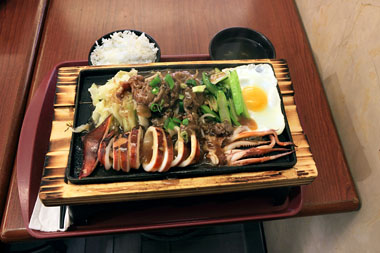 Taiwan, TAIPEI, Taipei 101 Food Court, squid, rice and soup meal,TAW614JPL 4000 A 380