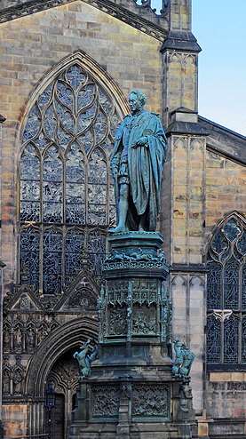 SCOTLAND, Edinburgh, Duke of Buccleuch memorial statue, High Street, SCO1027JPL 4000 copy