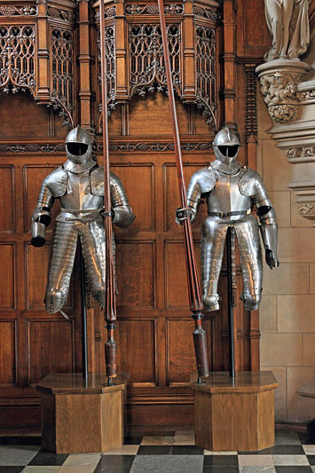 SCOTLAND, Edinburgh, Edinburgh Castle, The Great Hall, armour suits, SCO1100JPL 533 deep