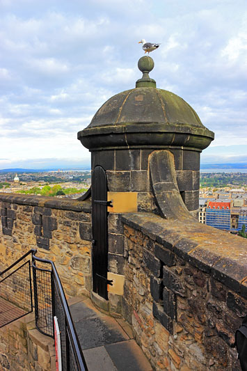 SCOTLAND, Edinburgh, Edinburgh Castle, bastion, SCO1173JPL 533 deep