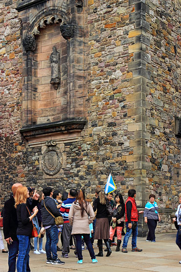 SCOTLAND, Edinburgh, Edinburgh Castle, tour group, SCO1121JPL 370