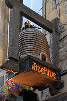SCOTLAND, Edinburgh, Grassmarket, The Beehive Inn pub sign, SCO1008JPL 218