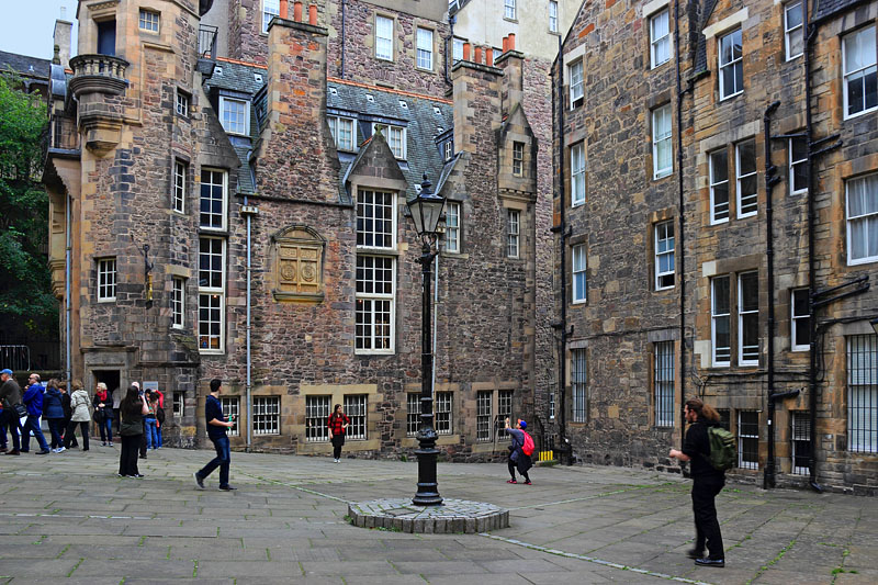 SCOTLAND, Edinburgh, Lawnmarket, Lady Stair's Close, SCO1040JPL 800