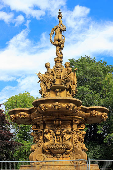 SCOTLAND, Edinburgh, Princes Street Gardens, Ross Fountain, SCO943JPL 370