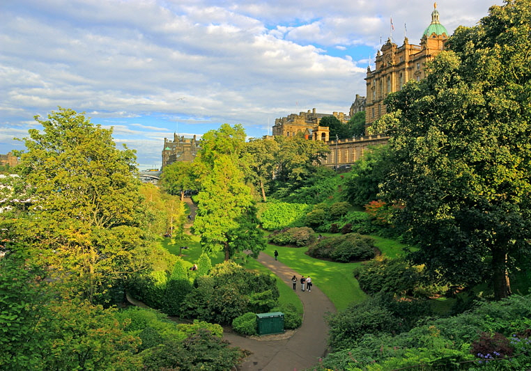 SCOTLAND, Edinburgh, Princes Street Gardens, SCO884JPL 800