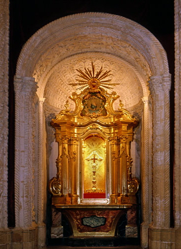 MALLORCA, Palma, La Seu Cathedral, interior and stained golden cross altar, SPN1258JPL A 500 deep