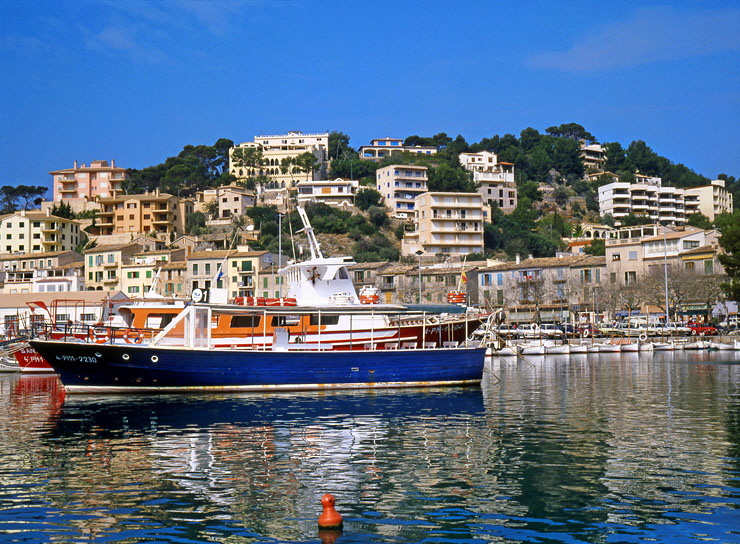 MALLORCA, Puerto Soller, town centre and waterfrotn with boats, MAL1220JPL A 740