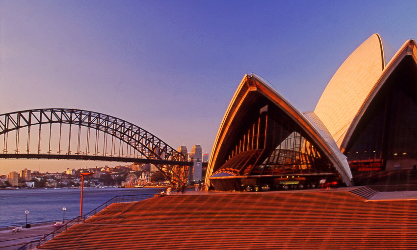 AUSTRALIA, New South Wales, SYDNEY, Opera House and Sydney Bridge, dusk view, AUS1340JPL A850