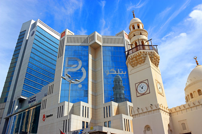 BAHRAIN, Manama, Al Yateem Mosque, and office buildings, BHR1733JPL A 700