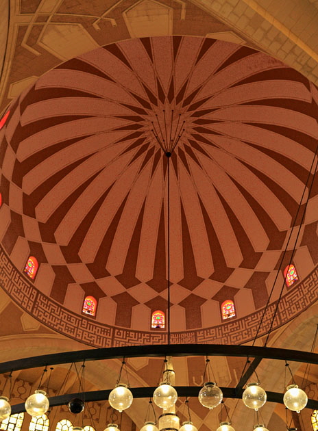 BAHRAIN, Manama, Grand Mosque (Ahmed Al-Fateh Islamic Centre), interior, fibre glass dome, BHR263JPL A 464
