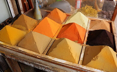 BAHRAIN, Manama, traditional souk, spice stall, BHR292JPL A 260 deep