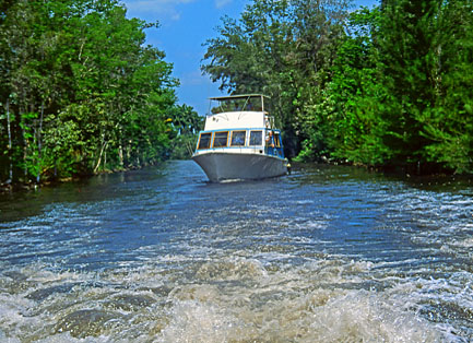 CUBA, Guama, cruise boat along Guama river, CUB331JPL433