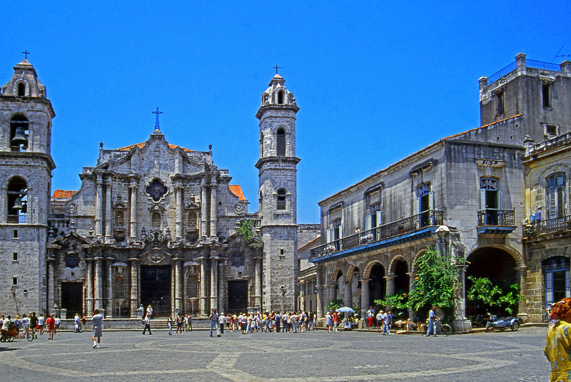 CUBA, Havana, Cathedral Square and Cathedral, CUB324JPL 800