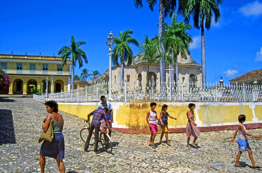 CUBA, Trinidad, old town square, Romantico Museum (left) and Santisima Church, CUB142JPL 850