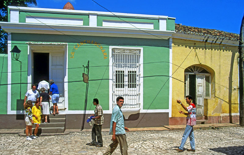 CUBA, Trinidad, old town street scene and Canchanchara Cafe, CUB273JPL 800