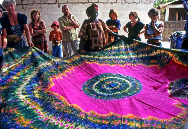 GAMBIA, Bakau, crafts, large Tie & Dye cloth, GAM954JPL A 750