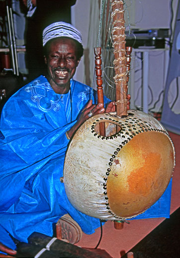 GAMBIA, Banjul, musician playing the Kora, GAM1013JPL A 363