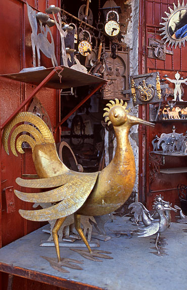 MOROCCO, Marrakesh, Medina (old town) souk, copperware, shop display, MOR107JPL 4000 A 370