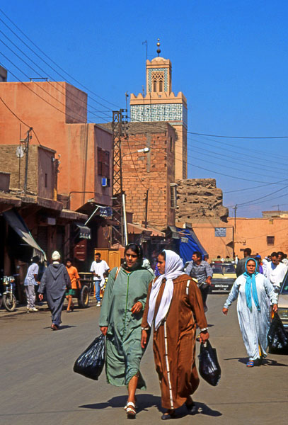 MOROCCO, Marrakesh, Medina (old town) street and people, MOR150JPL A 600 deep