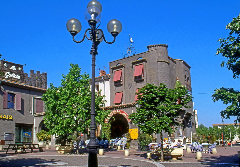 FRANCE, Languedoc-Roussillon, CAP D'AGDE, Agde town, FRA632JPLA 800