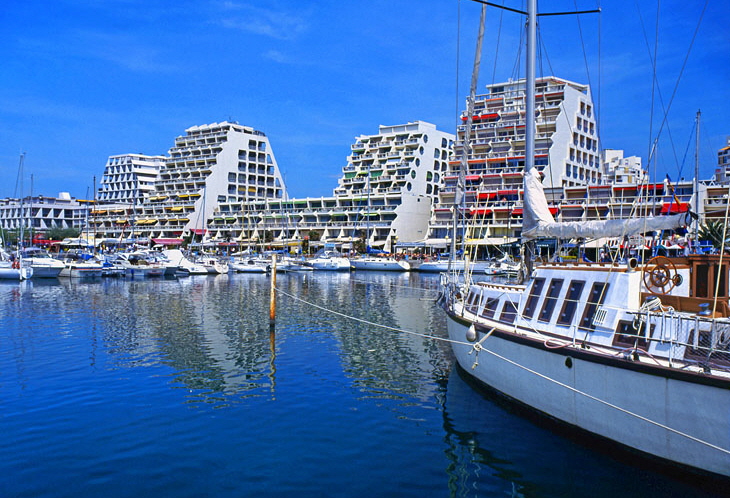 FRANCE, Languedoc-Roussillon, LA GRANDE MOTTE, resort and marina, FRA424JPLA 730