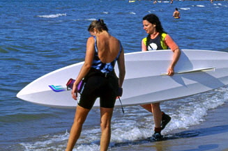 LA GRAND MOTTE, windsurfers on beach, FRA531JPLA   486 deep