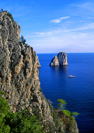 ITALY, Campania, Amalfi Coast, CAPRI, coast and Faraglioni Rocks, ITL156JPL 370