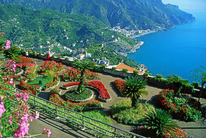 ITALY, Campania, Amalfi Coast, RAVELLO, Villa Rufolo Gardens and coast, ITL1143JPL 800