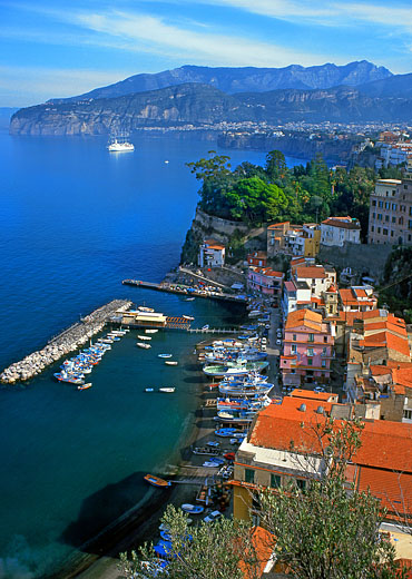 ITALY, Campania, Amalfi Coast, SORRENTO, Marina Grande, fishing village in Bay of Naples, ITL879JPL 370