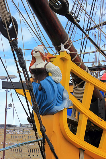 FRANCE, Brittany, SAINT-MALO, Old Town, Etoile du Roy frigate, figurehead, FRA2723JPL 370