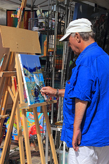 FRANCE, Brittany, SAINT-MALO, Old Town, art stall, artists painting, FRA2681JPL 370
