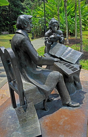 SINGAPORE, Botanic Gardens, Heliconia Walk, Chopin sculpture, SIN1015JPL 4000 A 373