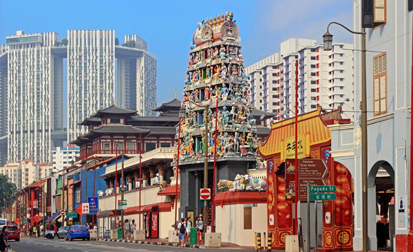 SINGAPORE, Chinatown, Sri Mariamman Temple, SIN737JPL A 600