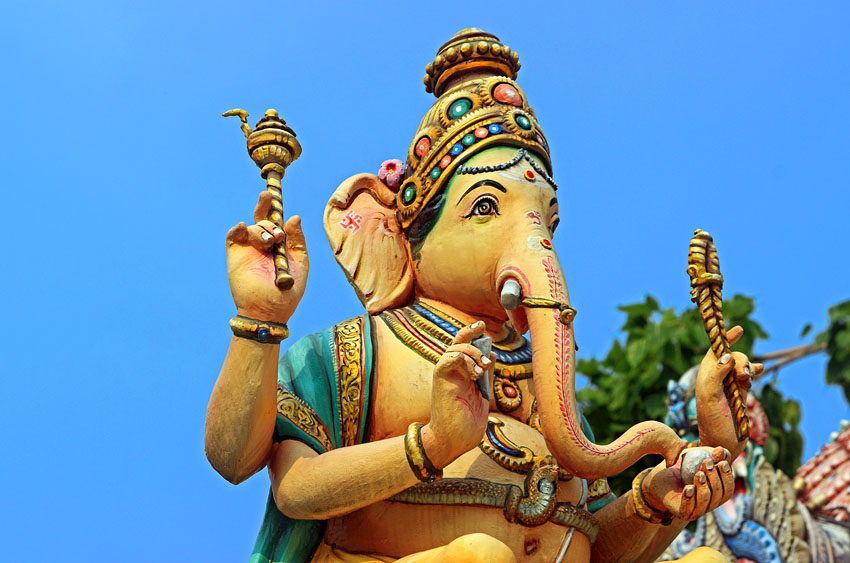 SINGAPORE, Chinatown, Sri Mariamman Temple, statues of deities, SIN767JPL A 850 cropped