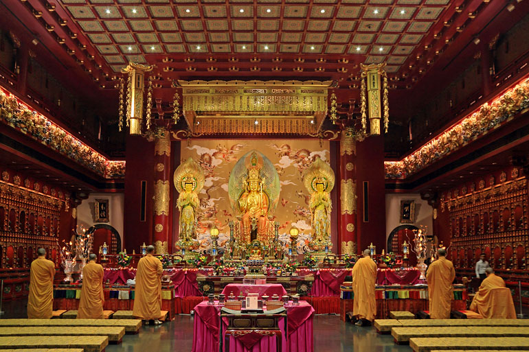 SINGAPORE, Chinatown, The Buddha Tooth Relic Temple, main hall and monks, SIN591JPL A 770