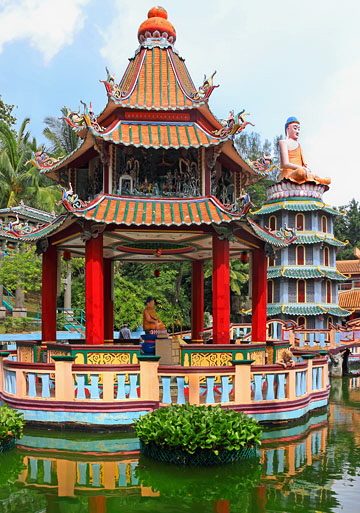 SINGAPORE, Haw Par Villa, pagodas, SIN542JPL A 540 deep