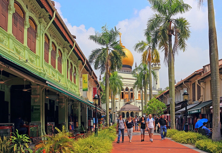 SINGAPORE, Kampong Glam, Arab Quarter, Sultan Mosque, Bussorah Street shop-houses, SIN1506JPL A 750
