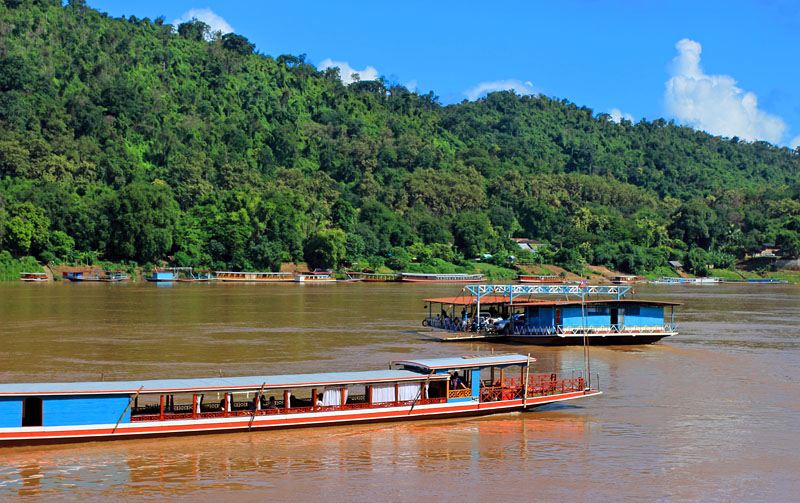LAOS, Luang Prabang, Mekong River, and boats, LAO625JPL 800