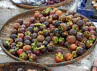 LAOS, Luang Prabang, Morning Market, Mangosteen fruit, LAO358JPL 320