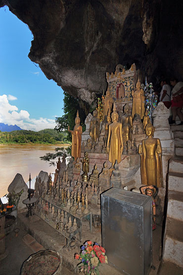 LAOS, Luang Prabang, Pak Ou Caves, Buddha statues, LAO307JPL 370