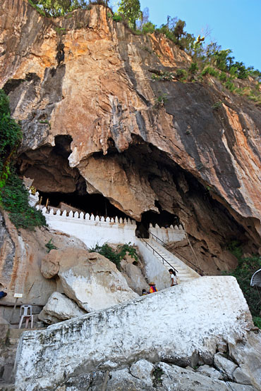 LAOS, Luang Prabang, Pak Ou Caves, entrance, LAO304JPL 370