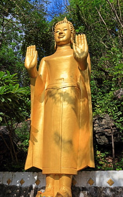 LAOS, Luang Prabang, Phousi Hill, Buddha statue, LAO180JPL 400 deep